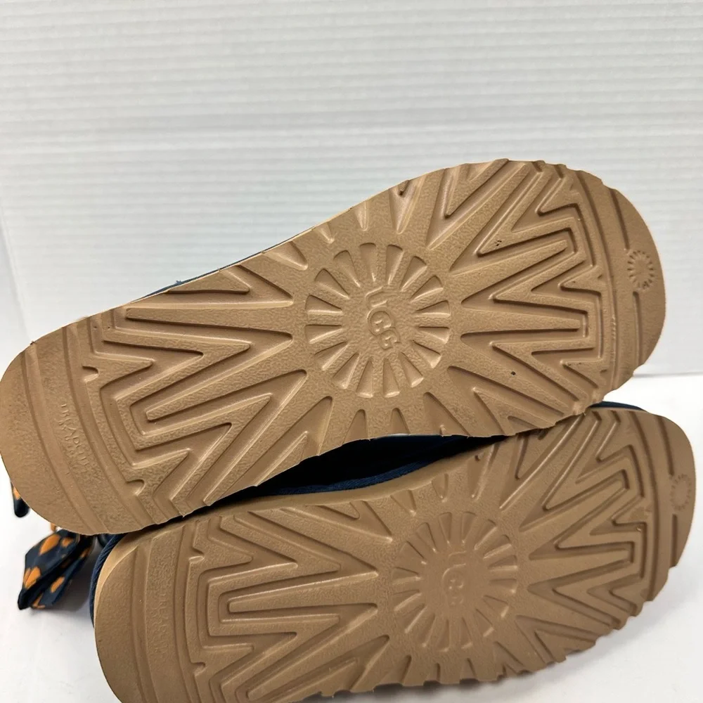 UGG Mini Bailey Bow Retro Spots Sz‎ 8